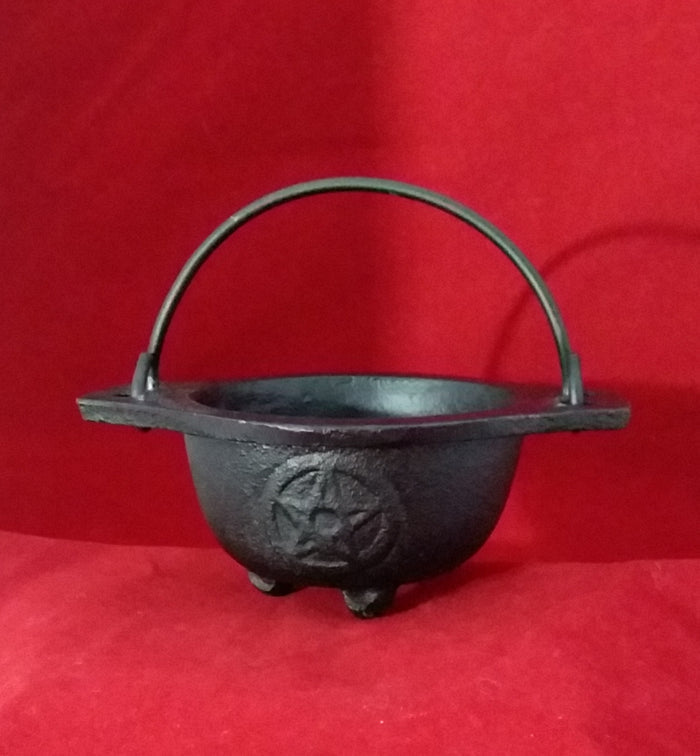 PENTACLE CAST IRON CAULDRON 3in.